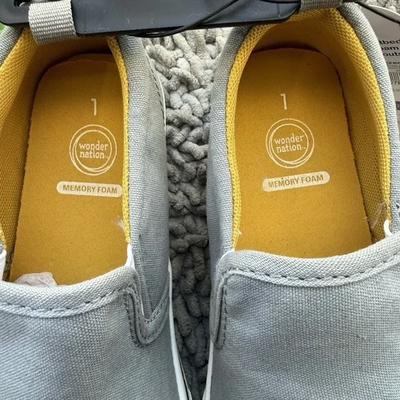 Wonder Nation Boys Sz 1 Light Gray Slip-On Shoes - Picture 6 of 6